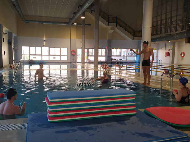 Práctica del curso de monitor de natación aguanorte en colegio estudiantes - las tablas